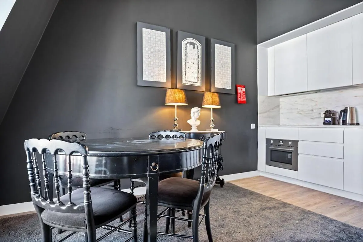 Vintage 1-Bedroom Oasis Center Lisbon Apartment